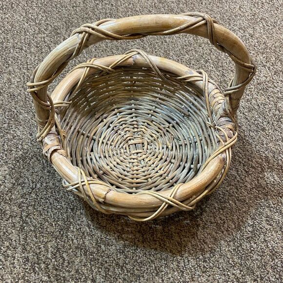 Rustic Primitive Home Decor Organized Tan Basket with Handle Wicker And Bamboo - Picture 8 of 15
